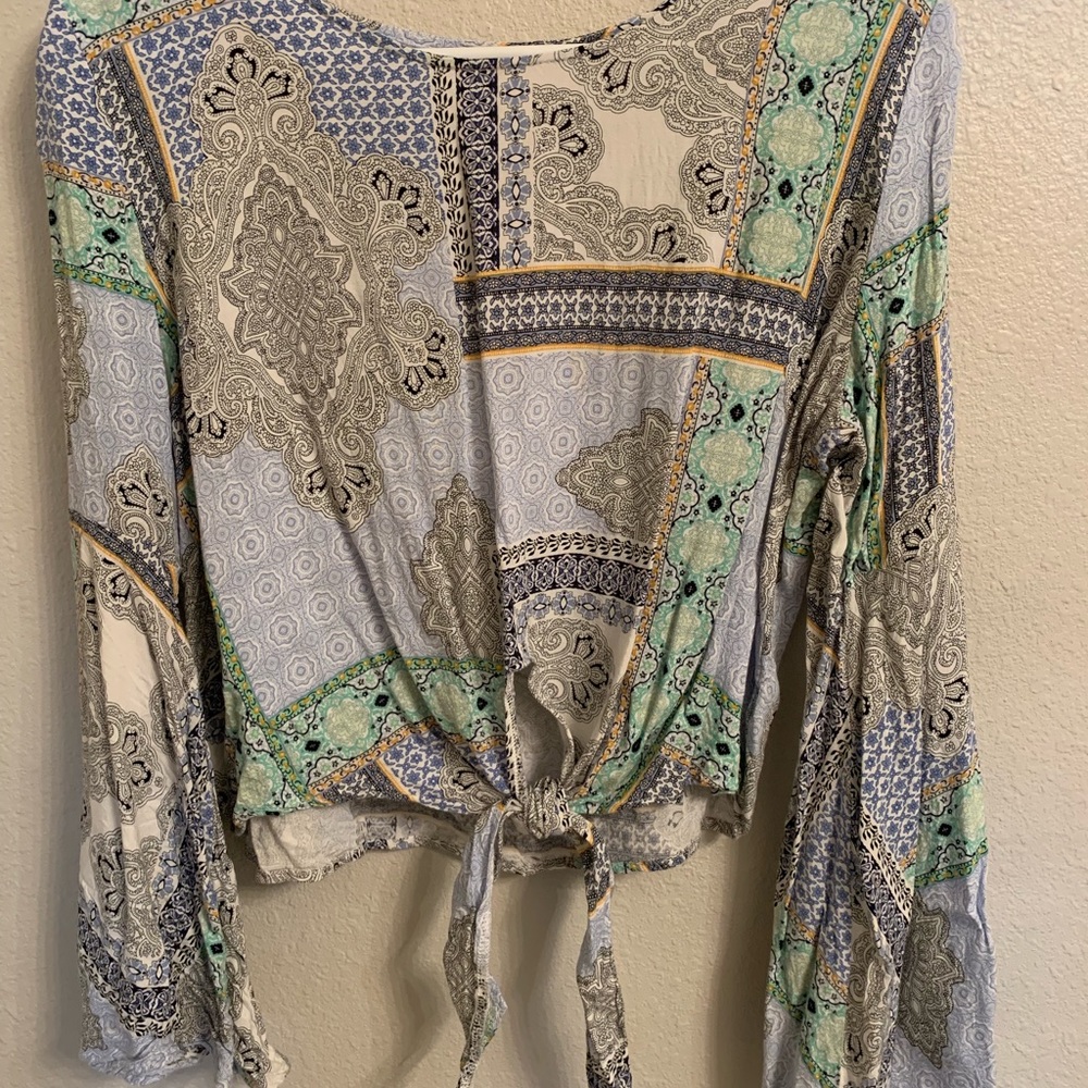 Cropped Long Sleeve Blouse